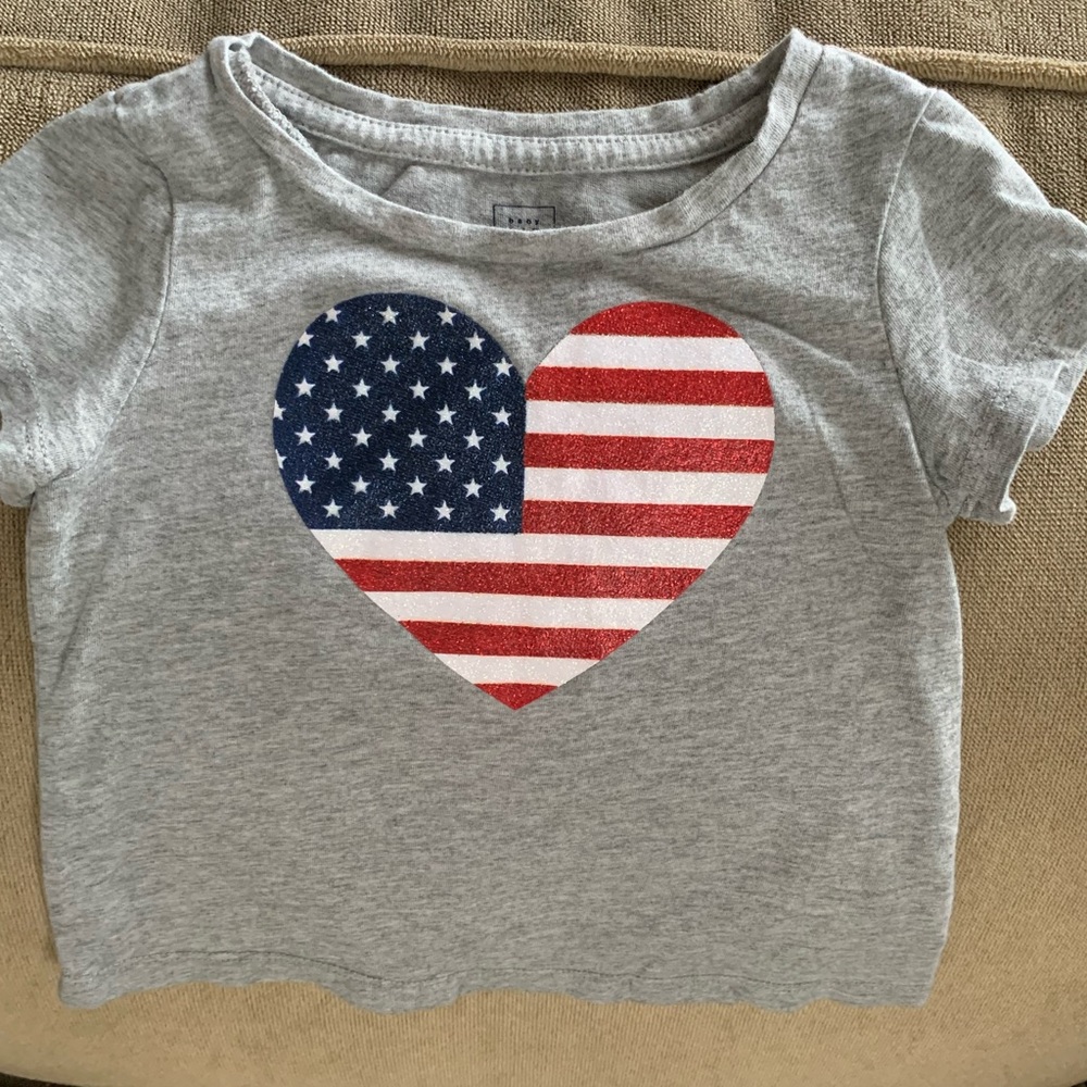 🌻 Gap American Flag Heart T-shirt